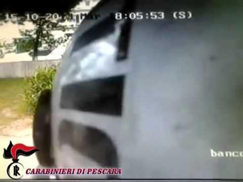 Pescara - Ladro d'auto incastrato dalla telecamera del bancomat (30.12.13)