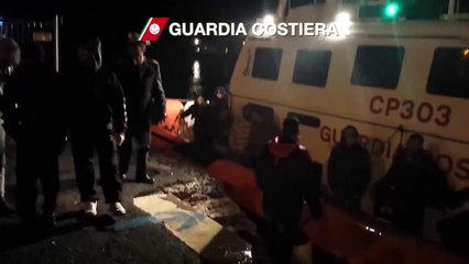 Pantelleria (TP) - Migranti su gommone tratti in salvo dalla Guardia Costiera (08.12.13)