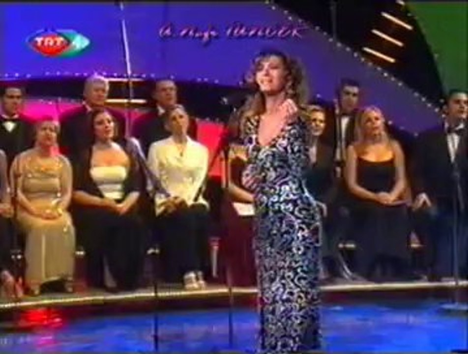 Elif GÜREŞÇİ ÇİFTÇİOĞLU-Kırmızı Gülün Alı Var