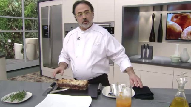 Patates gratinades amb botifarra negra i cremós de carabassa