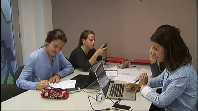 TV3 - Telenotícies vespre - Les bateries dels mòbils duren poc