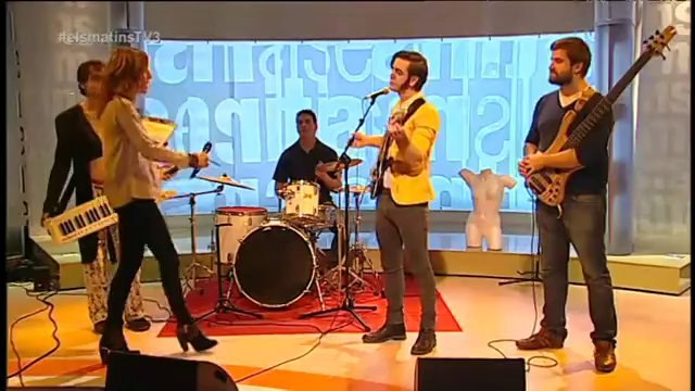 TV3 - Els Matins - Regala petons , la cançó de Nadal de TV3