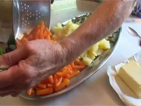 TV3 - Karakia - Uaineoil faoi chrústa / Crusty roast lamb (Elena, Irlanda)