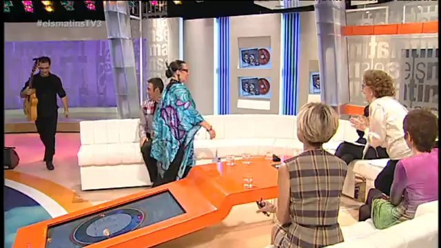 TV3 - Els Matins - Martirio i el seu fill, Raúl Rodríguez, reten homenatge a Chavela Vargas