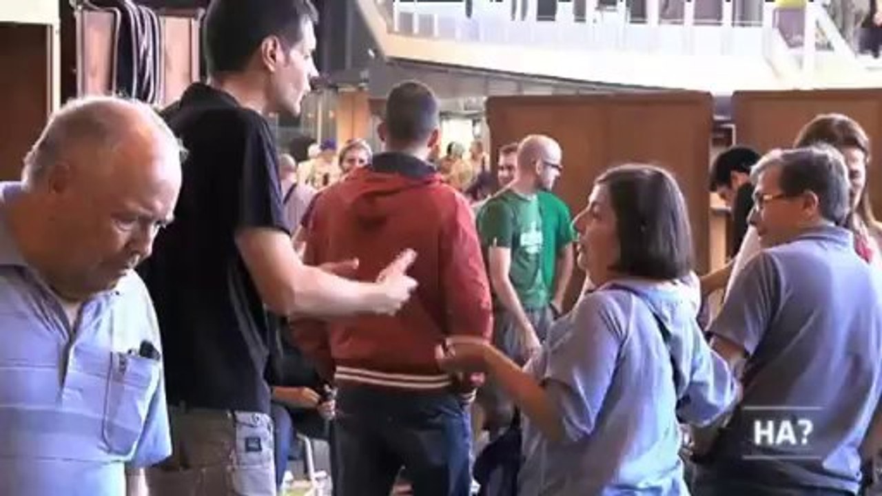 TV3 - Alguna pregunta més? APM - L'Homo APM, als Encants Nous