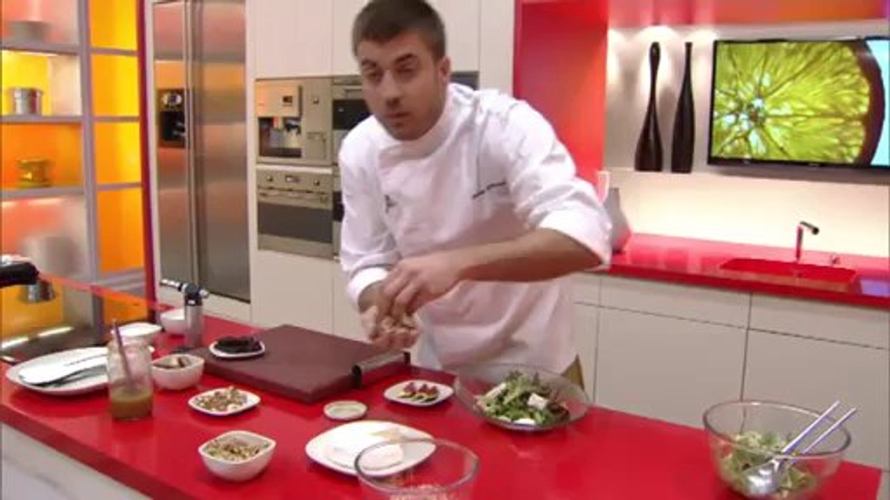 Amanida de formatge amb fruita de tardor i carquinyolis