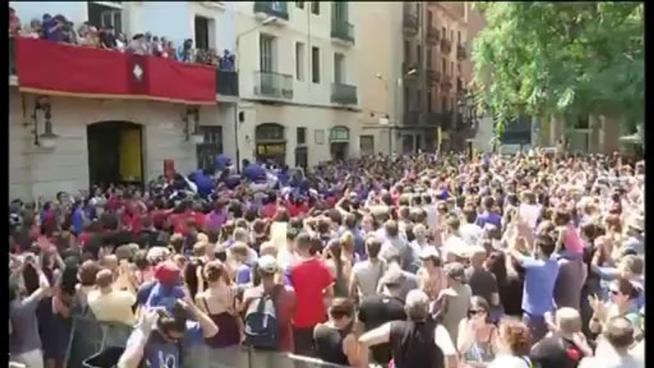 TV3 - Telenoticies - Accident casteller a les festes de Gràcia