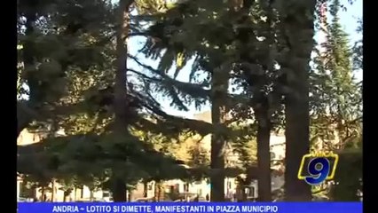 Télécharger la video: Andria | Lotito si dimette, manifestanti in Piazza Municipio