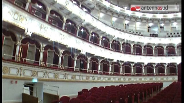 TG 28.01.14 Nomine nel cda Petruzzelli, Schittulli attacca. Emiliano: Schittulli chi... ?