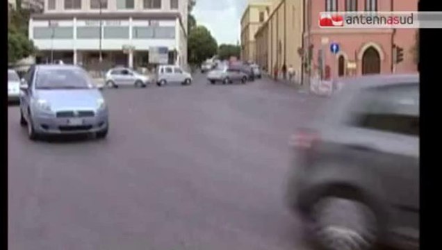 TG 27.01.14 Aggredisce vigile urbano, a morsi gli stacca il naso