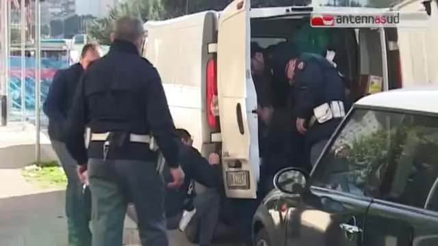 TG 16.01.14 Bari: assaltano furgone carico di elettrodomestici, una donna rimane ferita