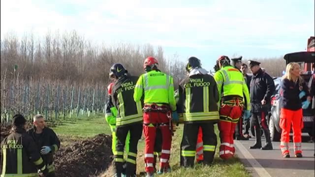SCHIANTO AUTO - CAMION, UN MORTO E DUE FERITI