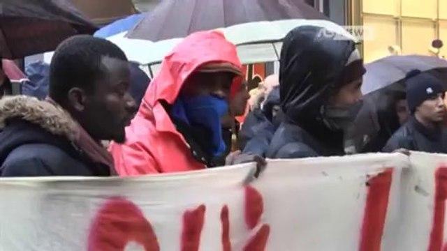 CENTRI SOCIALI: BANANE CONTRO LA LEGA