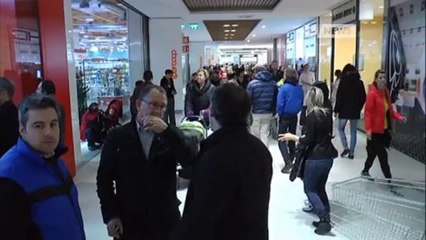 CALANO I CONSUMI, APRONO I NEGOZI DI QUARTIERE