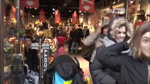 SALDI, ASSALTO AI CENTRI COMMERCIALI