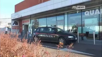 RAPINA AL MARKET, DIRETTORE IN OSTAGGIO