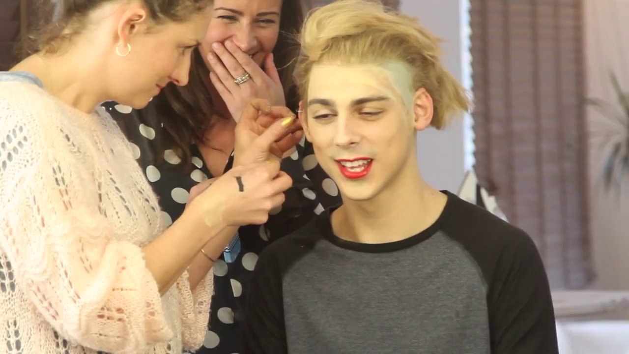 Matt Richardson is NAKED as Miley Cyrus on a Wrecking ball