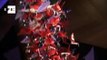 Exposição em Paris reúne árvores de Natal criadas por estilistas