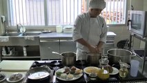 Cocineros muestran secretos de gastronomía andaluza en unas clases solidarias