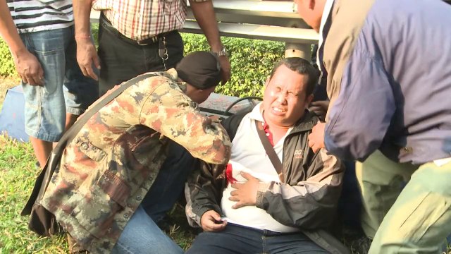 Thaïlande: violente bataille de rue à la veille des élections