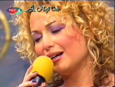 Eliz AVAROĞLU-Severim Her Güzeli Senden Eserdir Diyerek