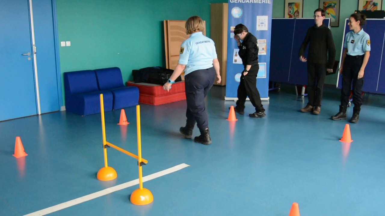 ARRAS: la gendarmerie nationale sensibilise de jeunes sourds aux dangers de l'alcool