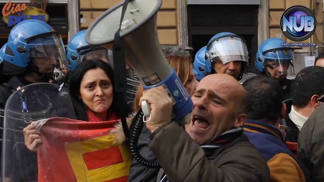 Precari Bros su tetto Palazzo Reale