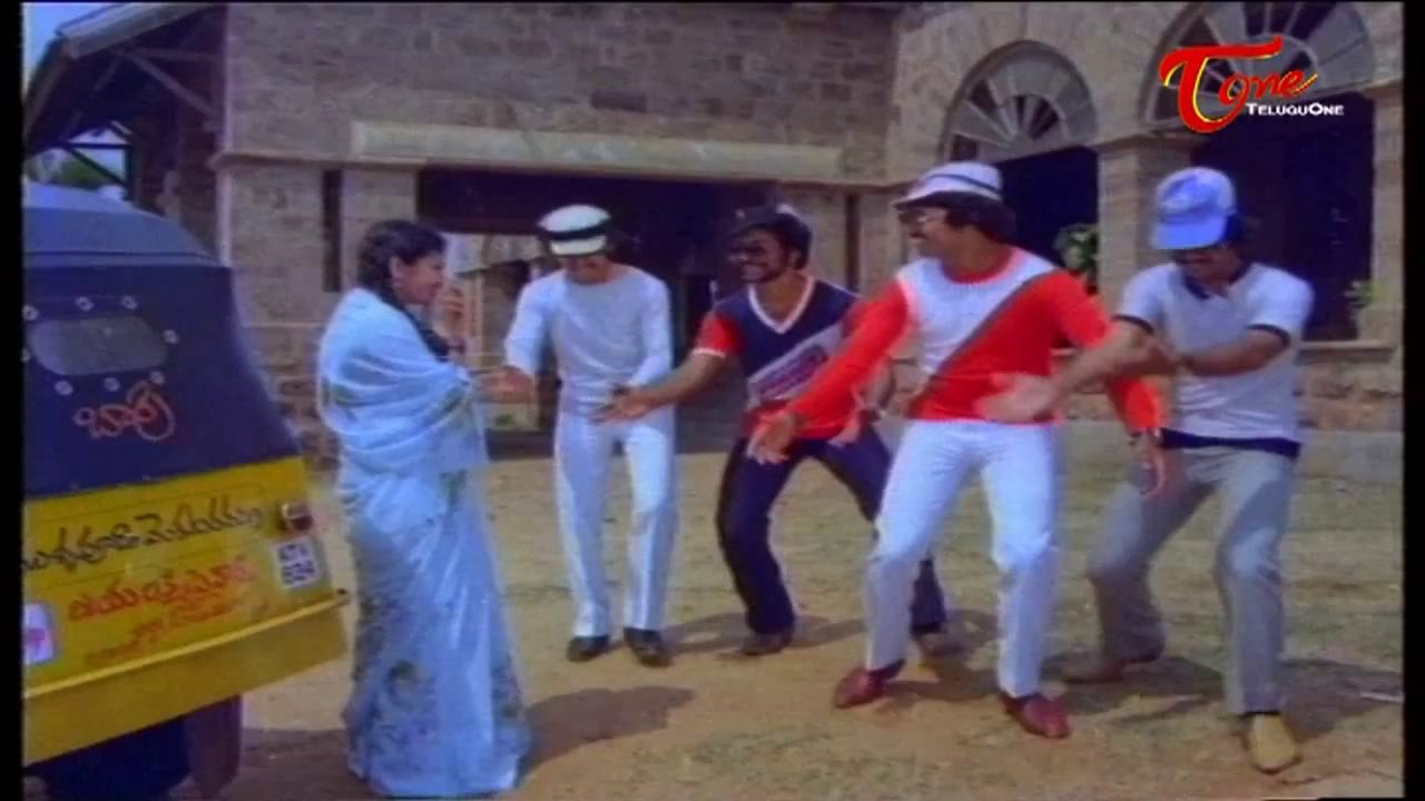 Rendu Jella Seetha Comedy Scene Naresh Gang Flirting Beautiful Girl