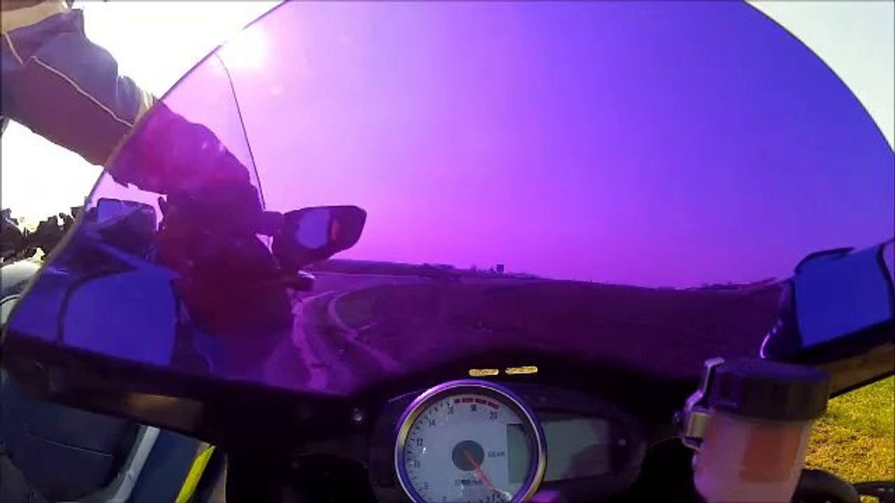 un Motard  à 200 kmh arrêté par un gendarme à moto