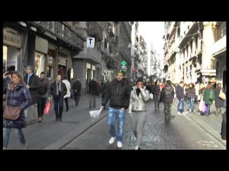 Campania - Al via i Saldi, la crisi rinvia gli acquisti natalizi -2- (02.01.14)