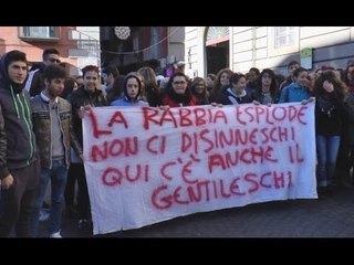 Napoli - Studenti e precari in corteo -2- (17.12.13)