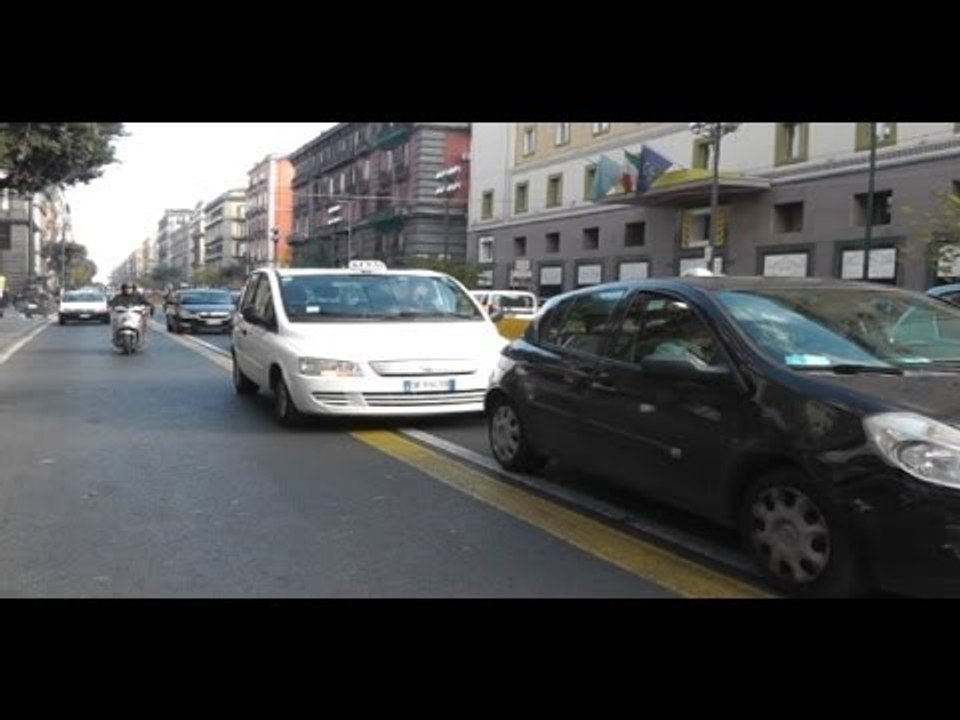 Napoli - Smog, blocco auto dalle 15 alle 20 -1- (12.12.13)