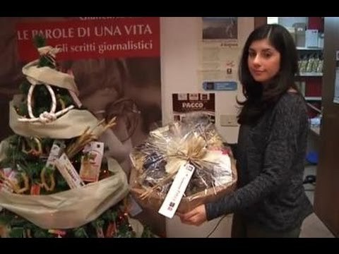Napoli - Natale, il cesto e il pacco alla camorra di Libera (11.12.13)