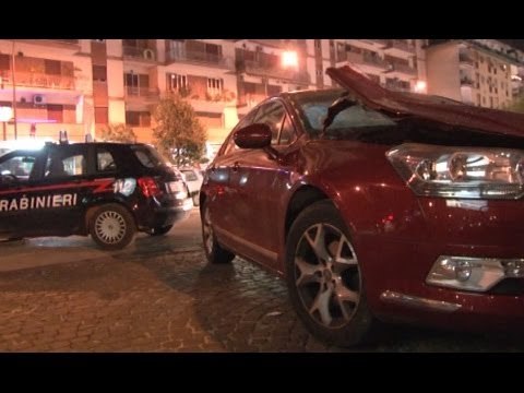 Napoli - Auto fatta esplodere a Fuorigrotta, giallo sul movente -1- (10.12.13)
