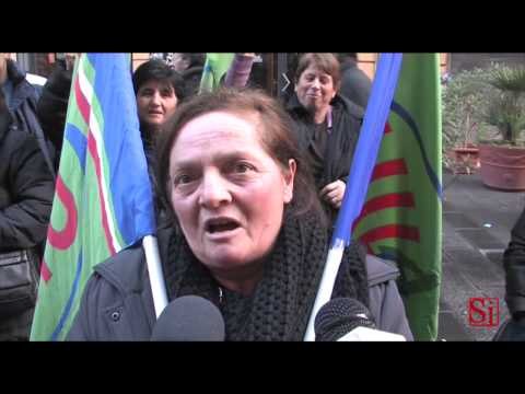 Napoli - La protesta dei dependenti della forestale davanti alla Regione -2- (09.12.13)