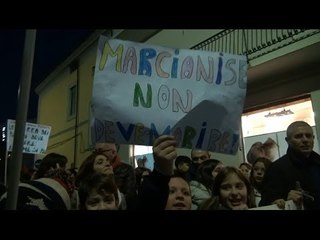 Télécharger la video: Marcianise (CE) - Terra dei Fuochi, 3mila in corteo per il Sì alla Vita (07.12.13)