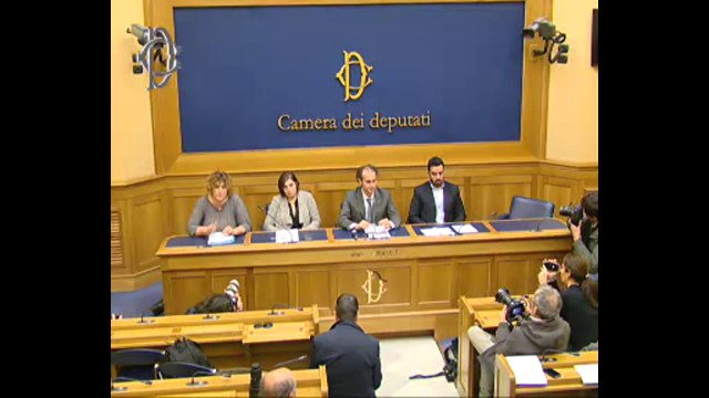 Roma - M5S scrive a Napolitano - Conferenza stampa di Laura Castelli (28.01.14)