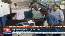 A minutos del cierre de elección en El Salvador aún llegan votantes