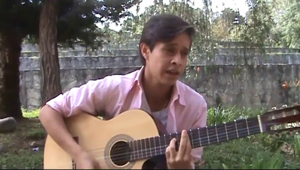 Andres Manzano presentando parte de su sencillo