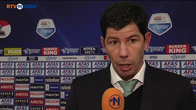 Trainer Erwin van de Looi in gesprek met verslaggever Elwin Baas - RTV Noord