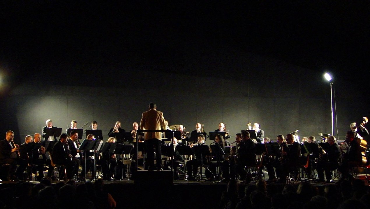 Farandole  par l' Harmonie de Nissan