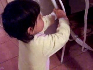 PREMIERS PAS D'EMMA 30/11/2006