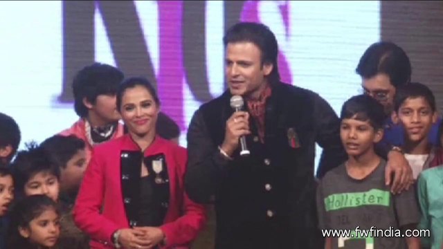 VIVEK OBEROI ON RAMP FOR KIRTI RAHORE IN KIDS FASHION WEEK-01