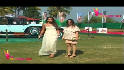 Hot Lisa Haydon's Wardrobe Malfunction