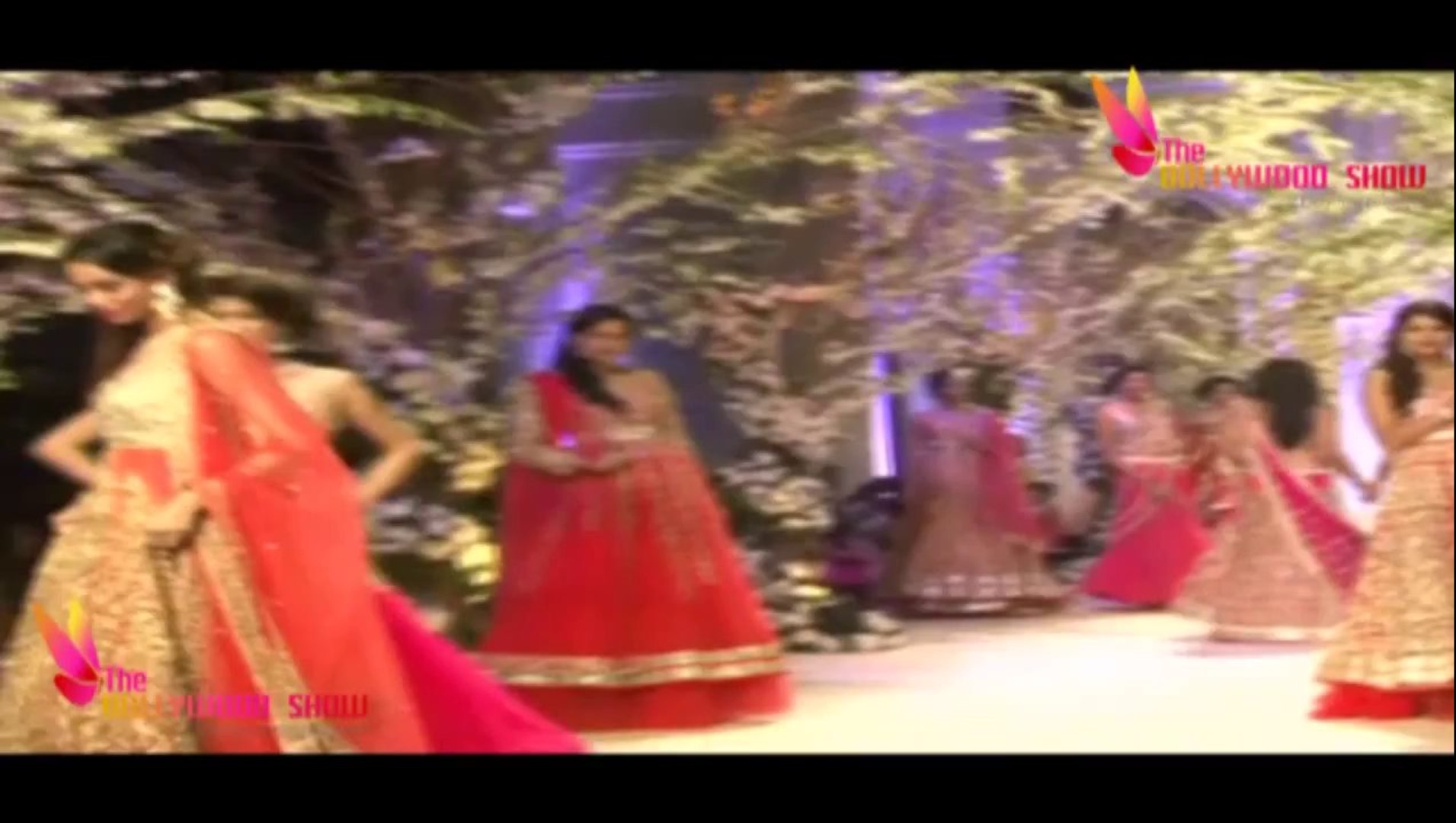 Steamy Jaqueline Fernandes HOT Ramp Walk For Designer Jyotsana Tiwari