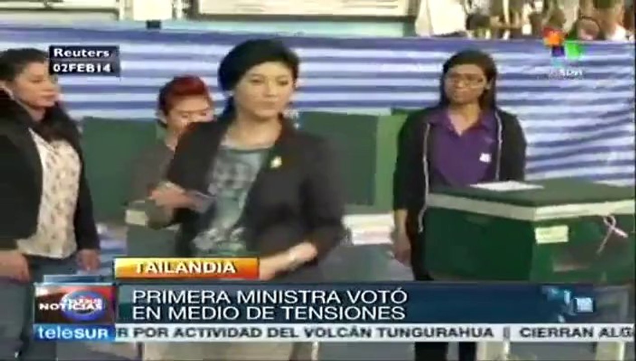 Shinawatra vota en comicios tailandeses resguardada por policías