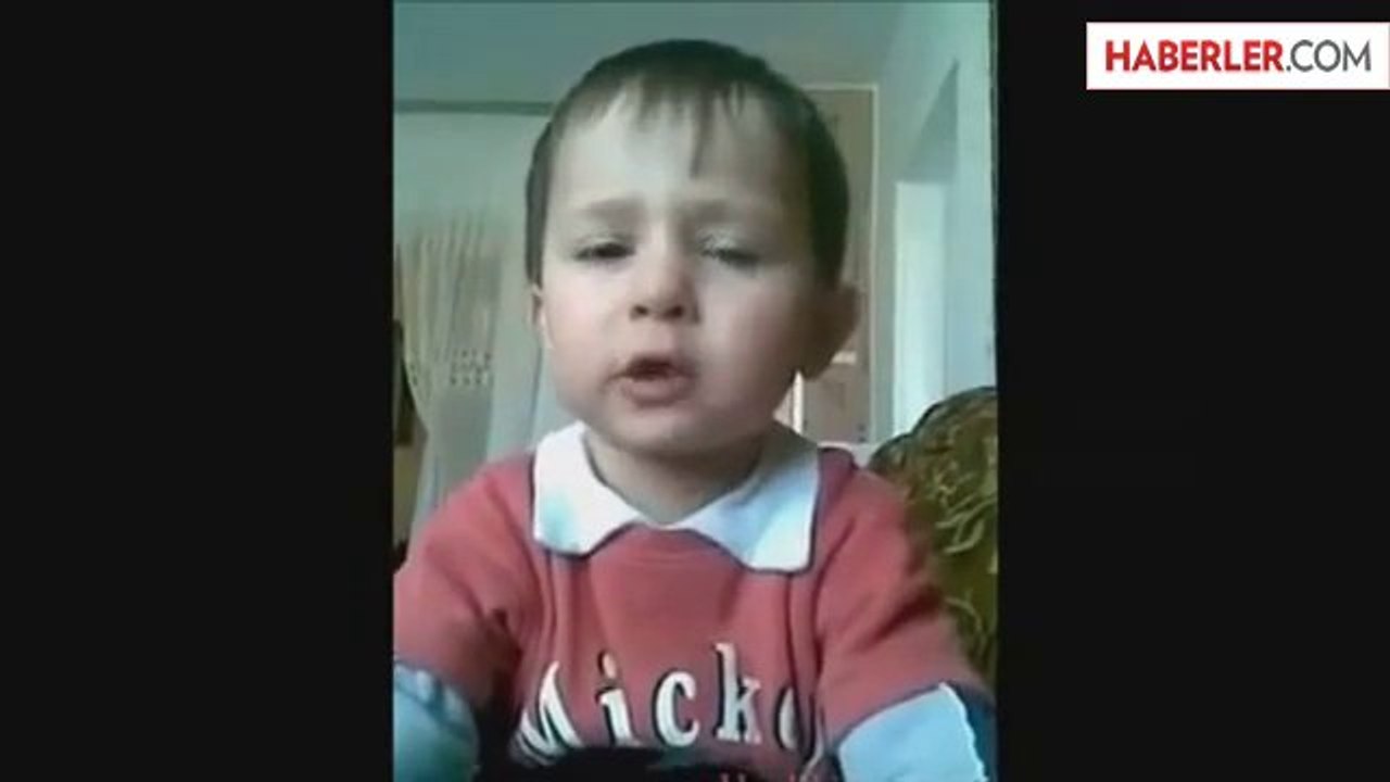 Küçük Çocuk Fatiha Süresini Eksiksiz Okuyor