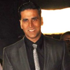 Akshay Kumar turns showstopper