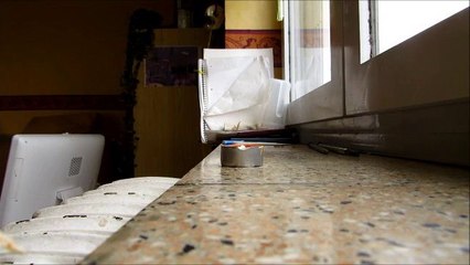 souffler une bougie au fouet: pas facile à filmer!!