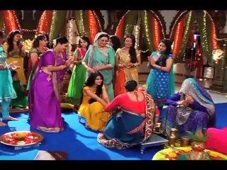 Saraswatichandra Saras caught at Kumuds haldi